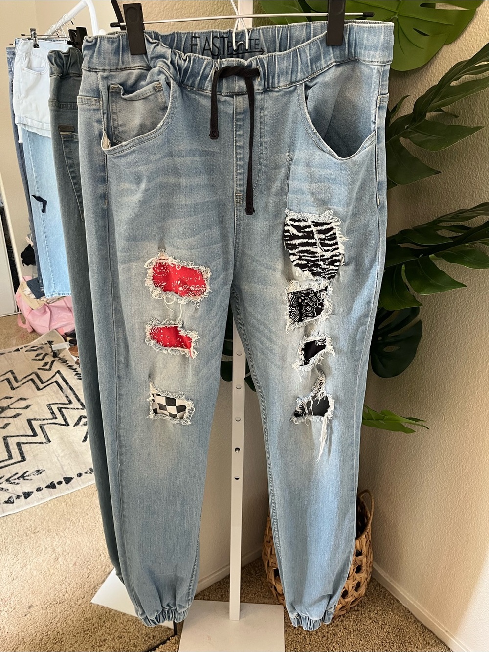 Light Wash Patchwork Distressed Jogger Jeans Large | Edgy Bandana Denim